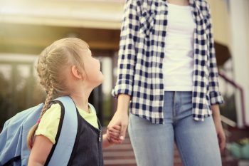 kid with mom to school